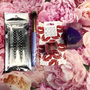 SOLD 🌸 Beauty Accessories